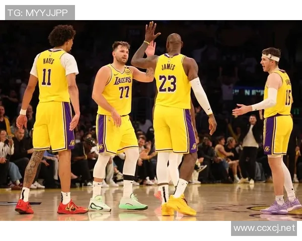 1999年湖人与马刺的激烈对决回顾与分析篮球历史上的经典时刻 1999年湖人与马刺的激烈对决回顾与分析篮球历史上的经典时刻